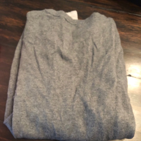 Vince Stylish Maroon & Black Abstract Print Sweater with Gray Sleeves L 🌟 - Picture 5 of 5